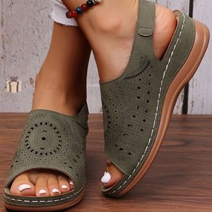 NWOT Women's Noracora Sandals Size 9